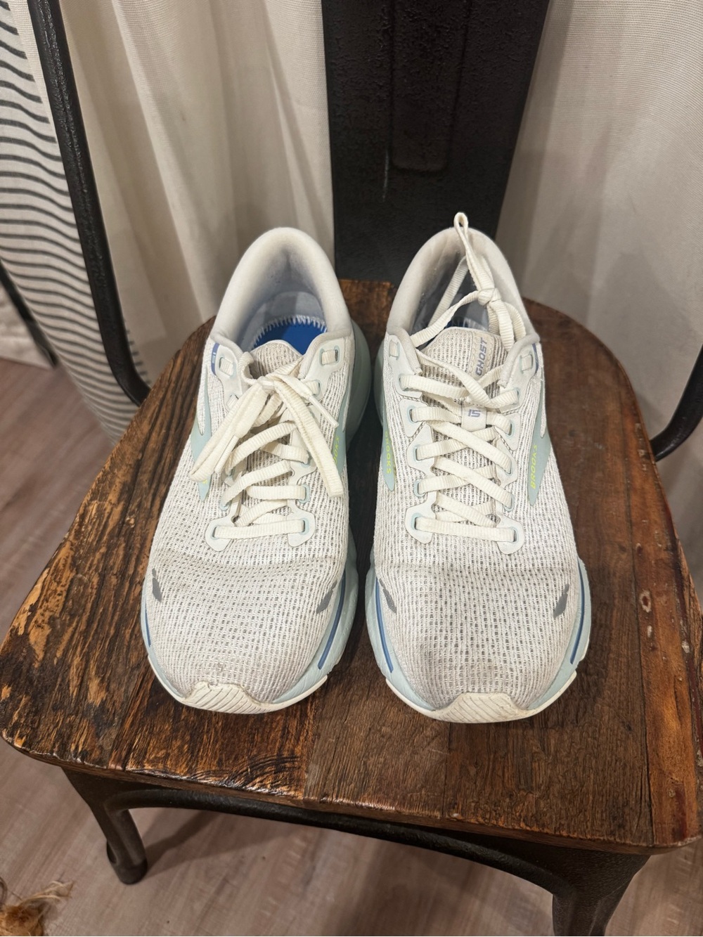 Brooks Ghost 15 Women’s Size 8.5 Running Shoes White Blue Green